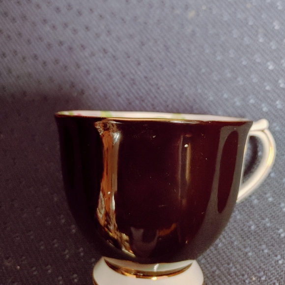 Royal Albert teacup and saucer - Picture 3 of 7